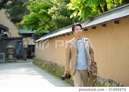 Middle male travel image Middle male travel image 41889878