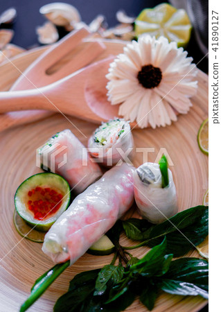 Vietnamese spring roll with shrimp in rice pancake 41890127
