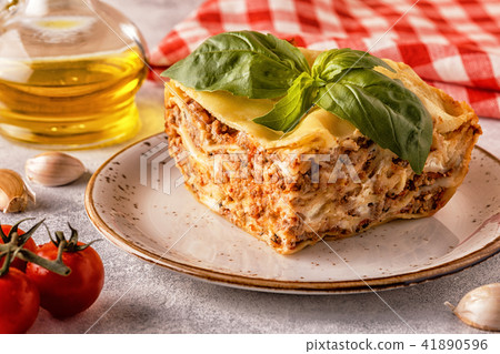 Traditional lasagna  41890596