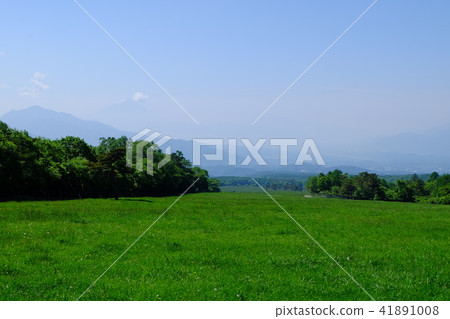 Kiyosato Takahara fresh green pastures and mountains 41891008
