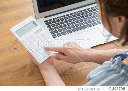 一個女人罷工一個計算器 一個女人罷工一個計算器 41892706