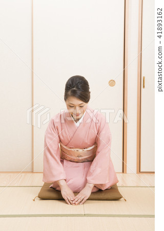 婦女與和服鞠躬 婦女與和服鞠躬 41893162