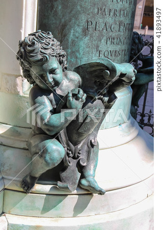 Bronze baby at base of Alessandro Farnese monument 41893497