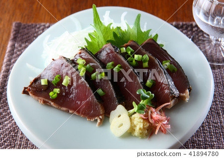 Seared bonito Seared bonito 41894780