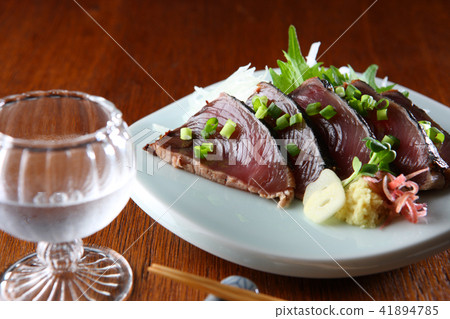 Seared bonito 41894785