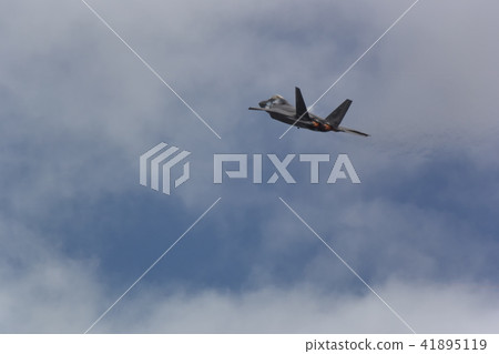 美國空軍最強大的戰鬥機穿越天空F-22猛禽 41895119