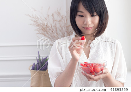 Teenage girl with tomato Teenage girl with tomato 41895269