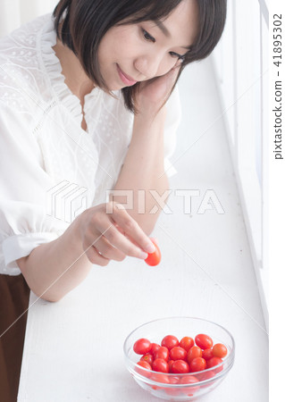 少女與番茄 少女與番茄 41895302