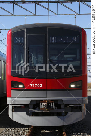 70000 series of Tobu Isesaki Line directly connected to Hibiya Line 41895674