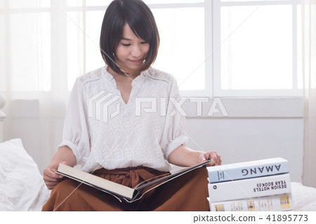 Beauty and book 41895773
