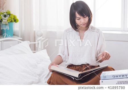 美女與書本 美女與書本 41895780