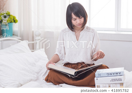 美女與書本 美女與書本 41895782