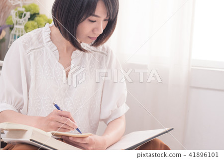 Beauty and book 41896101