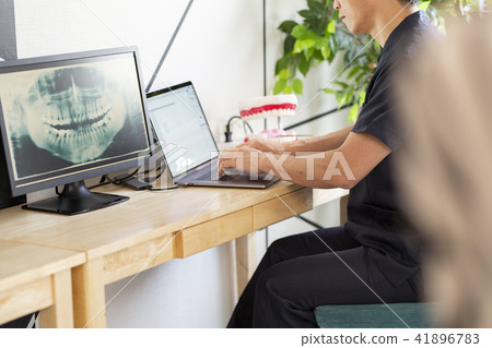 Dentist driving in electronic medical record Dentist driving in electronic medical record 41896783