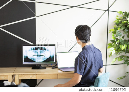 Dentist driving in electronic medical record Dentist driving in electronic medical record 41896795