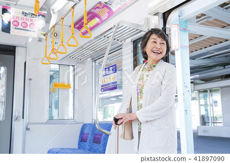 Senior train travel active senior photography cooperation Keio Electric Railway Co., Ltd. Senior train travel active senior photography cooperation Keio Electric Railway Co., Ltd. 41897090