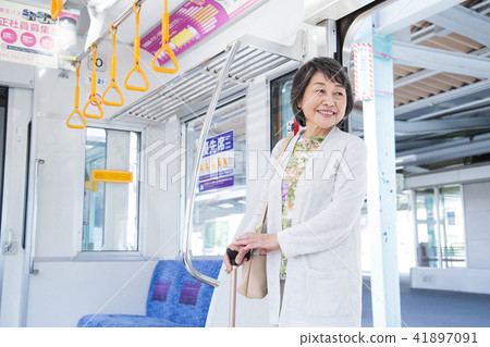 Senior train travel active senior photography cooperation Keio Electric Railway Co., Ltd. Senior train travel active senior photography cooperation Keio Electric Railway Co., Ltd. 41897091