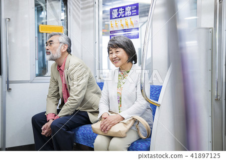 Senior female train travel active senior photography cooperation Keio Electric Railway Co., Ltd. Senior female train travel active senior photography cooperation Keio Electric Railway Co., Ltd. 41897125