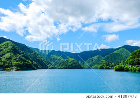 奧多摩湖在夏天 41897478