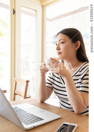 Cafe Nomad Worker Cafe Nomad Worker 41898024