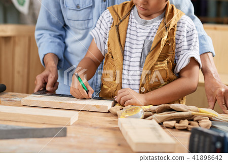 Making wooden plank 41898642