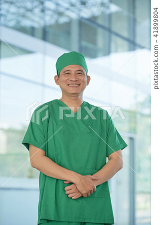 Surgeon in uniform Surgeon in uniform 41899804