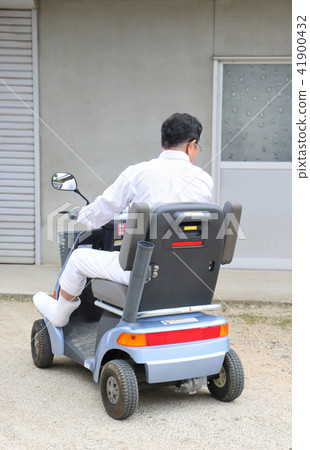 Senior car crutch no oblique backward vertical position 41900432