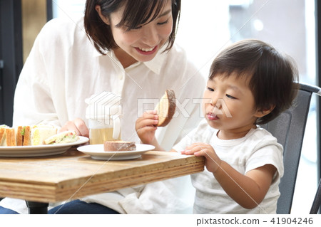 Parents who eat 41904246