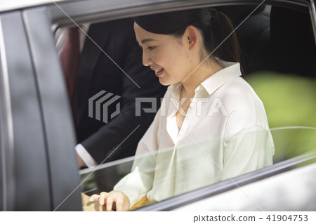 Businessmen meeting at the back seat 41904753