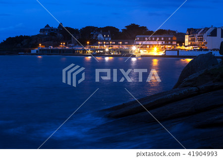 view of the illuminated embankment of the Trigaste view of the illuminated embankment of the Trigaste 41904993