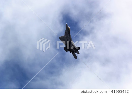 美國空軍最強大的戰鬥機F-22 Raptor迅速崛起 美國空軍最強大的戰鬥機F-22 Raptor迅速崛起 41905422