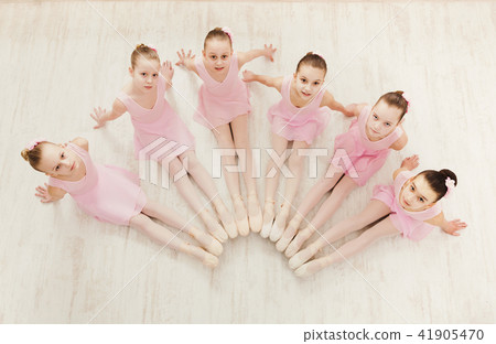 Little girls dancing ballet in studio Little girls dancing ballet in studio 41905470