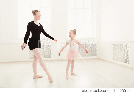 Little girl looking at professional ballet dancer Little girl looking at professional ballet dancer 41905504
