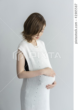 Pregnant woman Pregnant woman 41905587