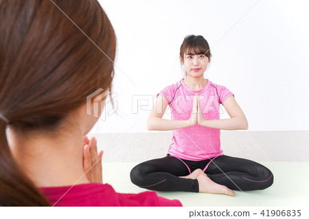 yoga     41906835