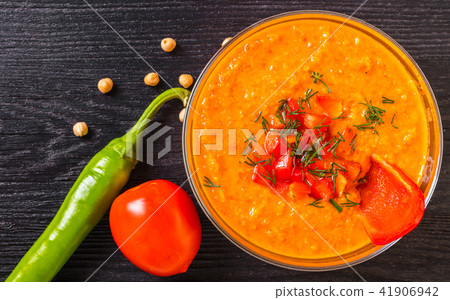 hummus with vegetables 41906942