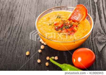 hummus with vegetables 41906943