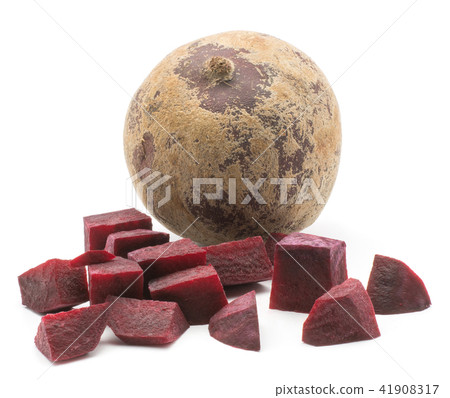 Raw beetroot isolated on white 41908317