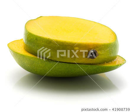 Fresh mango isolated on white 41908739