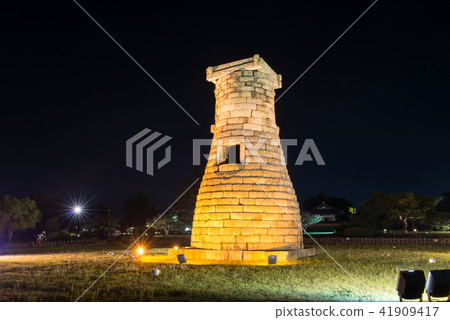 Cheomseongdae (National Treasure No.31), Gyeongju, Gyeongbuk, Night View 41909417