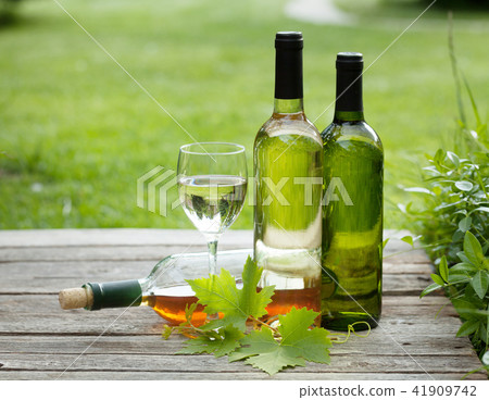 White wine White wine 41909742