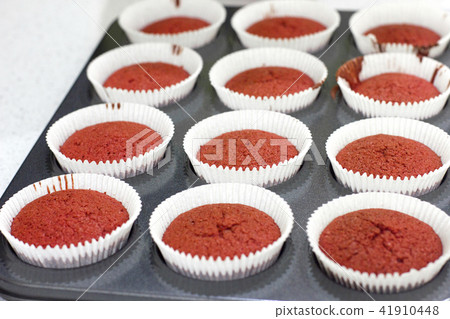 Baked muffins for "Red velvet" capcakes  41910448
