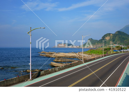 Sea view from Badouzi railway station in Keelung Sea view from Badouzi railway station in Keelung 41910522