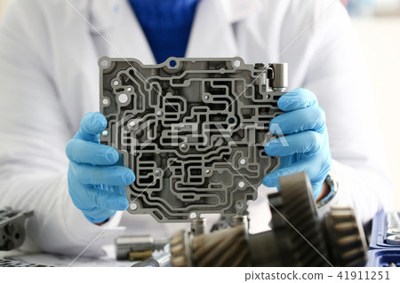 The auto repair service repairman in automatic 41911251