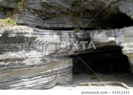 Seaside cave 41912435