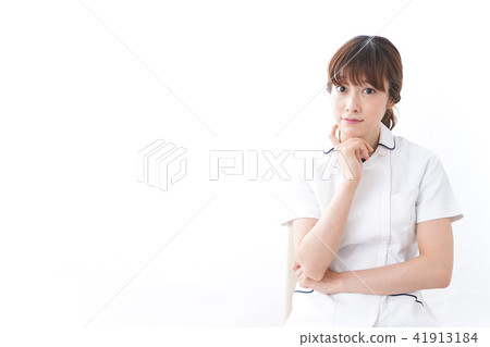 Young female nurse Young female nurse 41913184