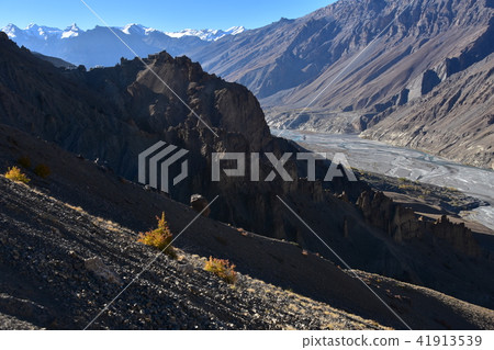 Himalaya mountainous region in India Dankar village in Spit Valley Dwellings and temples built on the cliffs Beautiful mountains and rivers Himalaya mountainous region in India Dankar village in Spit Valley Dwellings and temples built on the cliffs Beautiful mountains and rivers 41913539