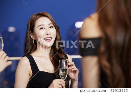 黨,朋友,年輕的女人 黨,朋友,年輕的女人 41913815