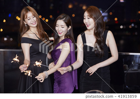 Party, friend, young woman Party, friend, young woman 41913859