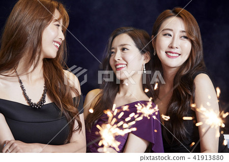 Party, friend, young woman 41913880